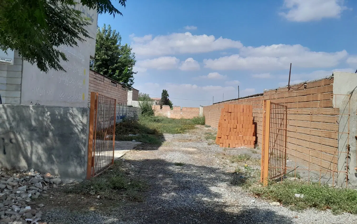 زمین فروشی