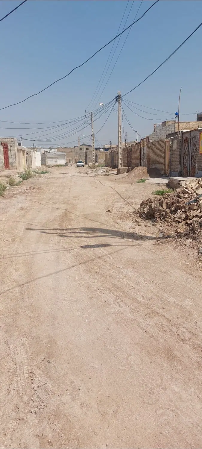 خانه نیم کاره در عین دو
