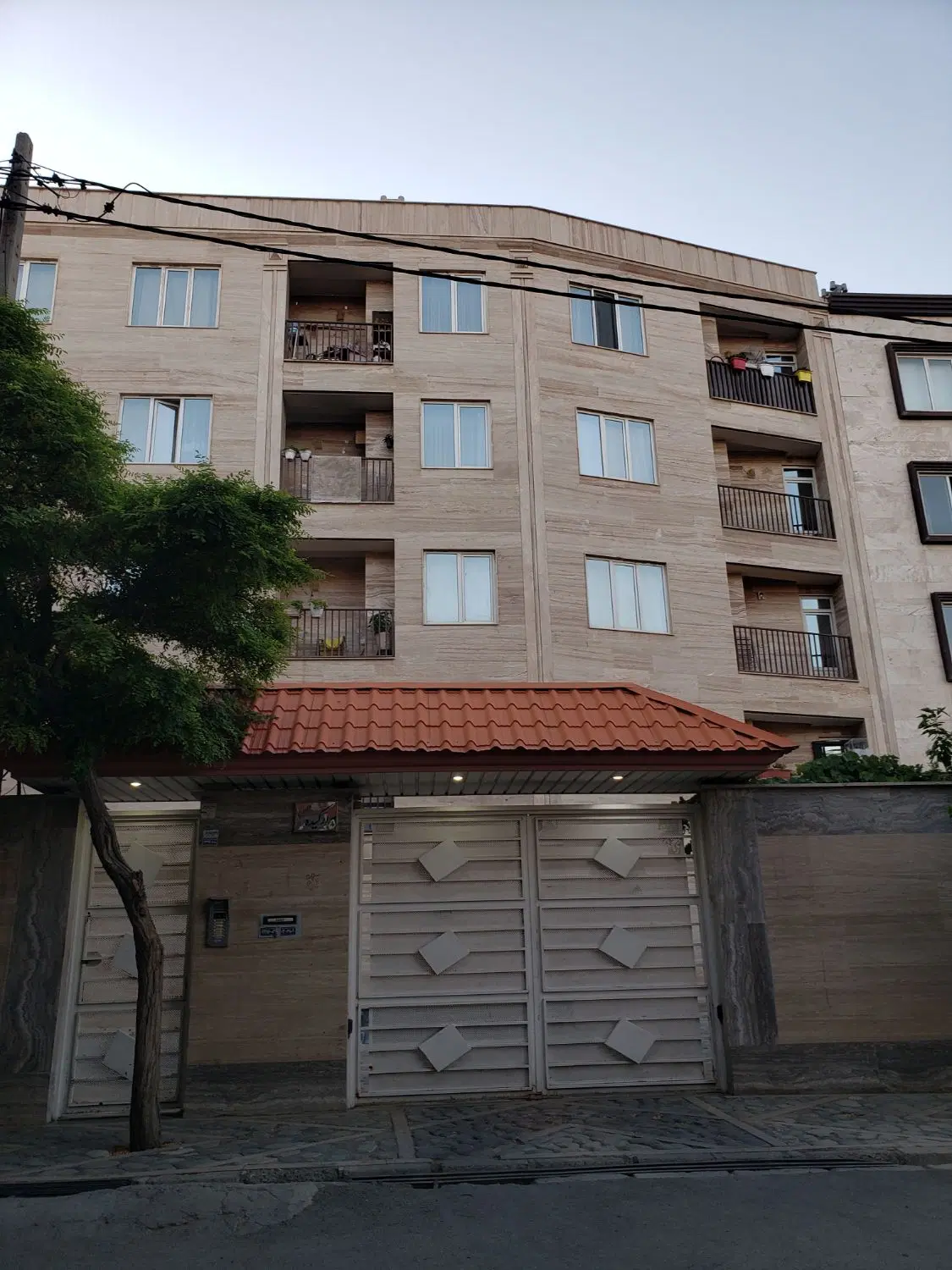 فروش آپارتمان سند دار ۱۰۳ متری (تهاتر با مغازه)