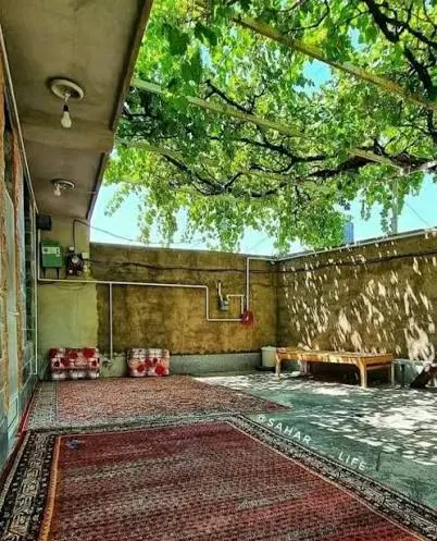 خانه دو طبقه (زیر زمین و یک طبقه)