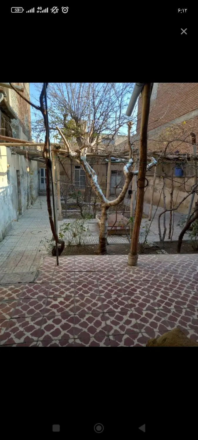 حیاط ۴۰۰ متری با مغازه رسمی