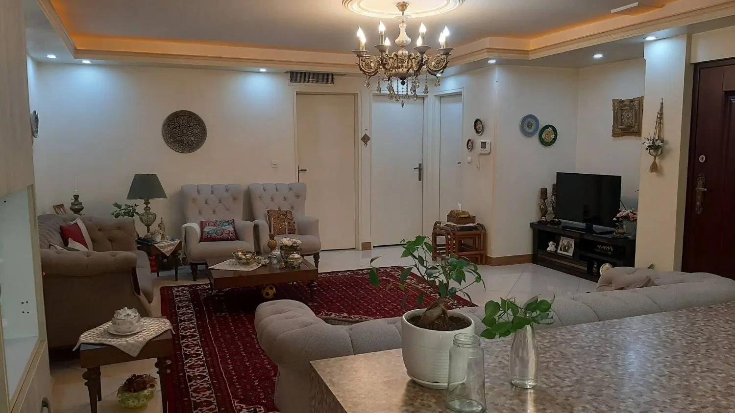 80 متر دو خوابه با پارکینگ