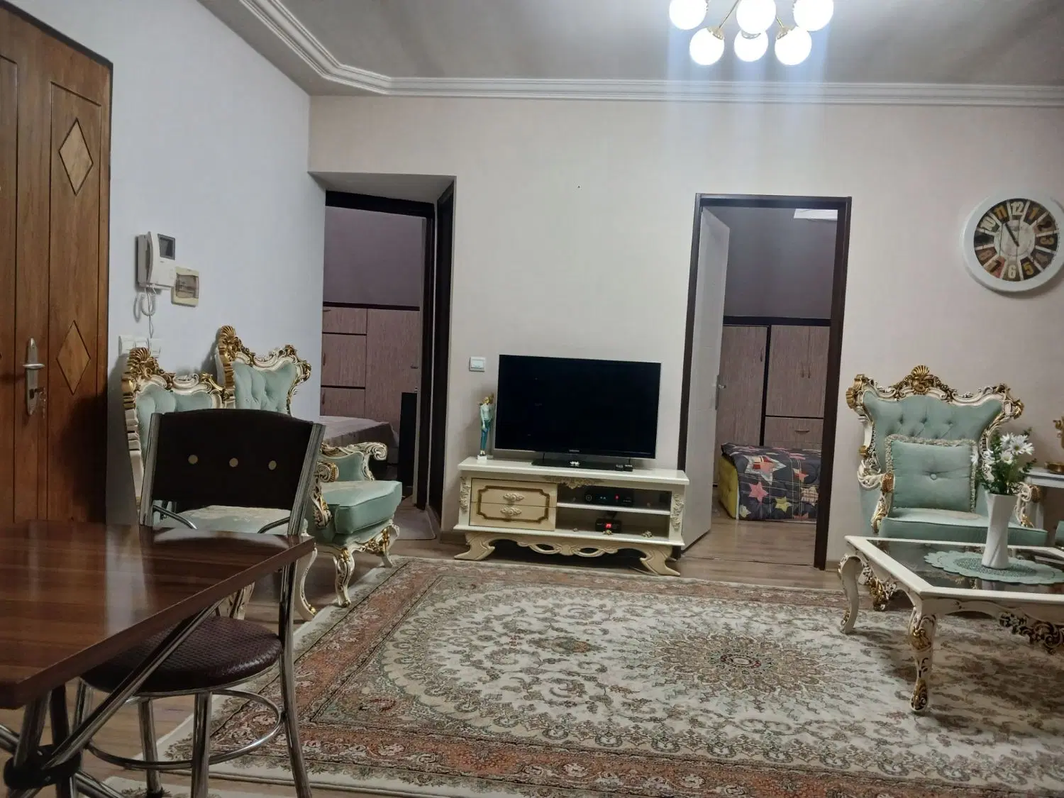 ولیعصر ۲ ، دهخدا ، ۷۸ متر . کنار فرشته و باغمیشه