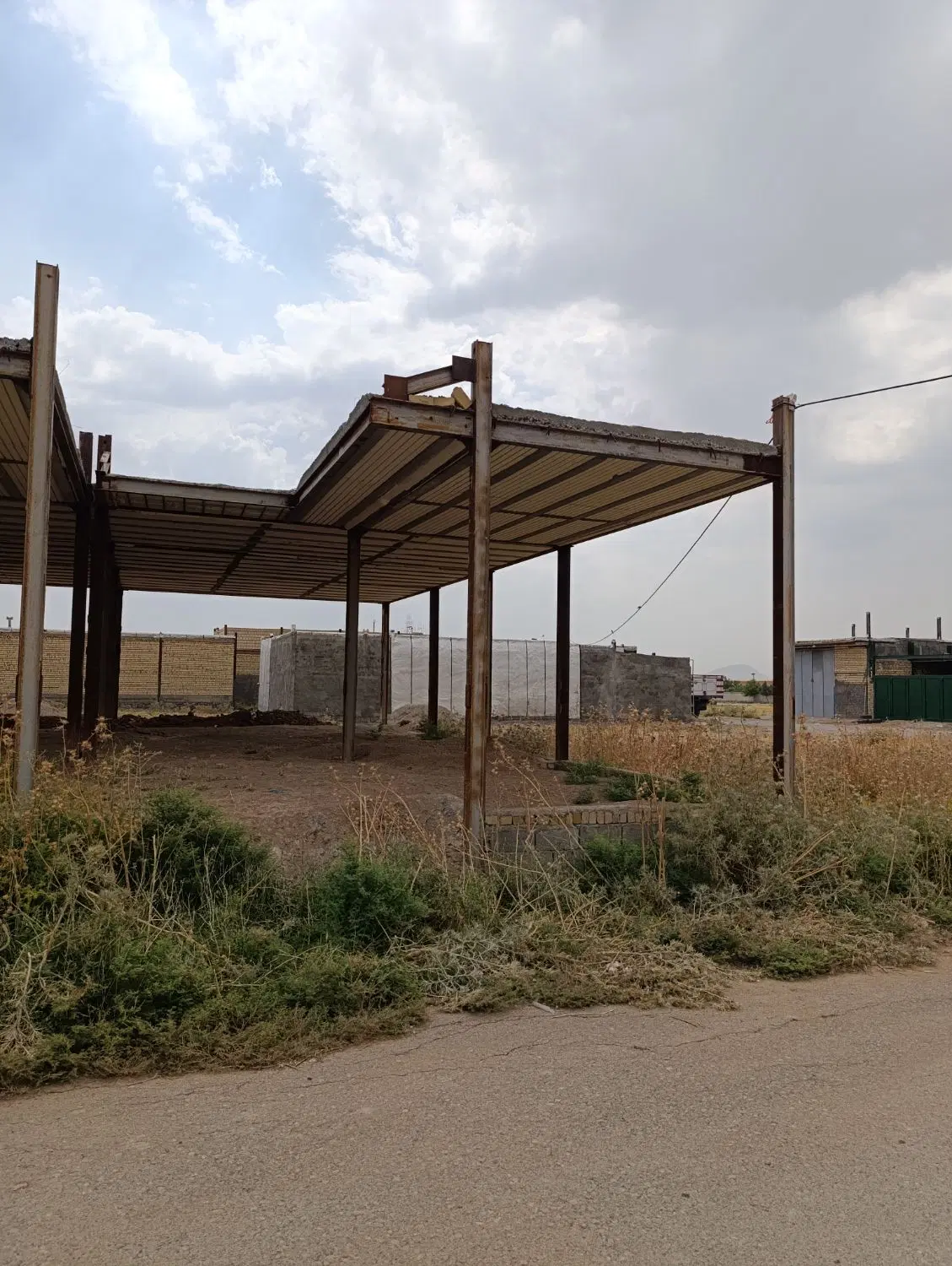 فروش زمین نیمه ساخت