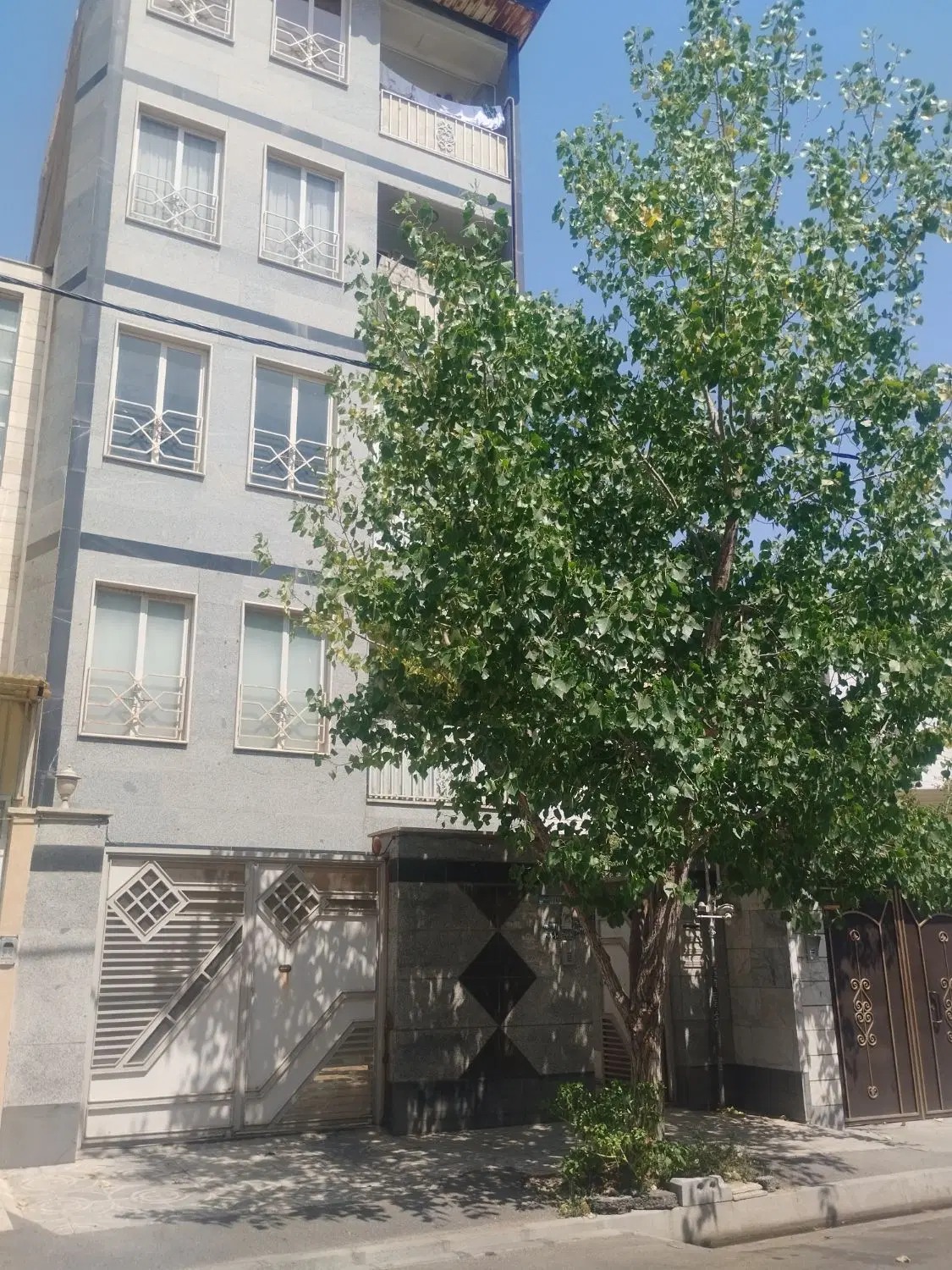 آپارتمان ۹۰ متری