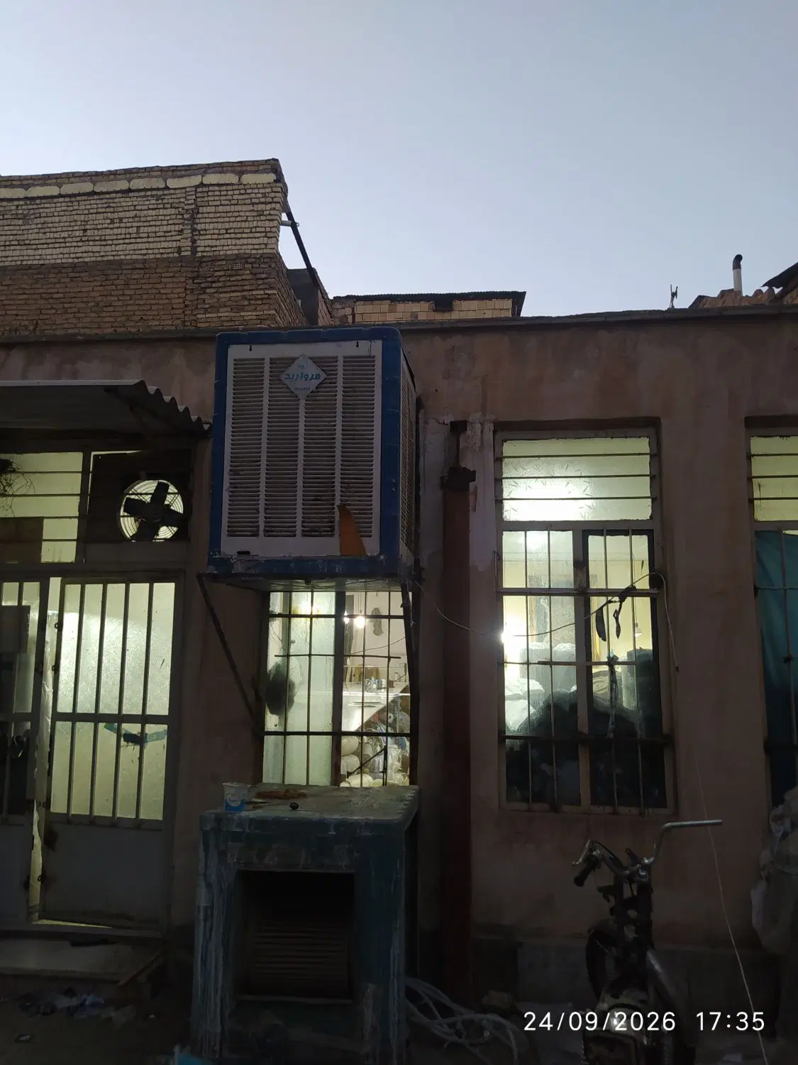 یک باب منزل مسکونی ویلایی