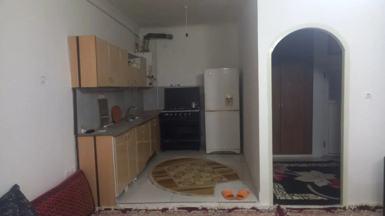 طبقه همکف پنجاه و پنج متری. دارای آب .برق. گاز