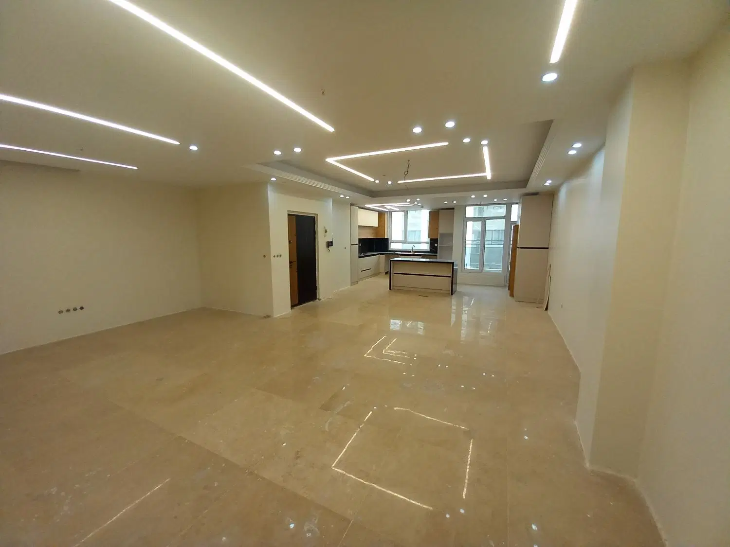 اپارتمان ۱۳۵ متر نوساز ۳ خواب