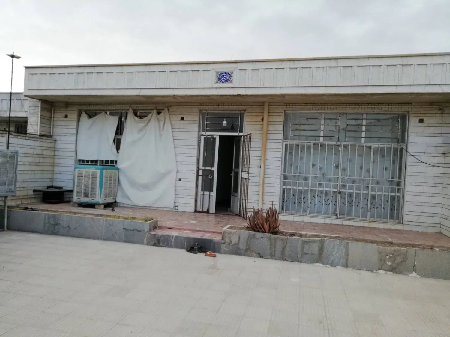 خانه ویلایی درب به حیاط ۳ خوابه