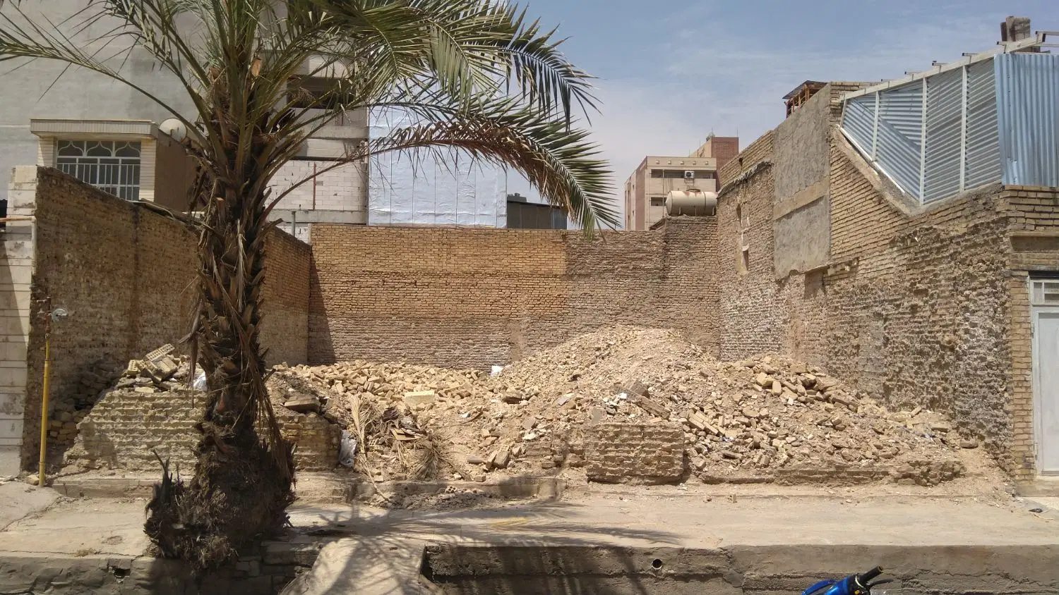 ملک مسکونی،مسیر 12م مساحت 171م محدوده خ فجروفردوسی