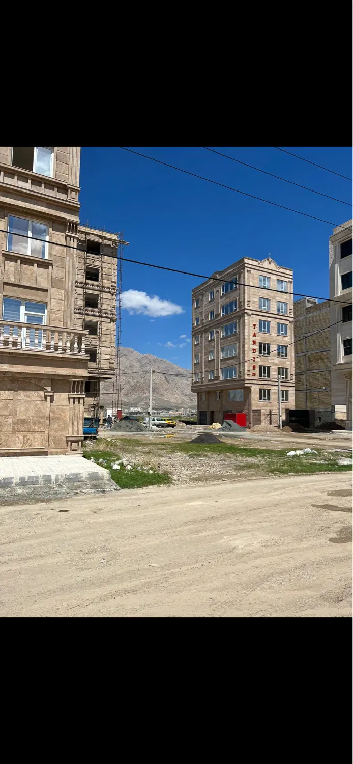 زمین سه برالهیه ۱۴۷ متر
