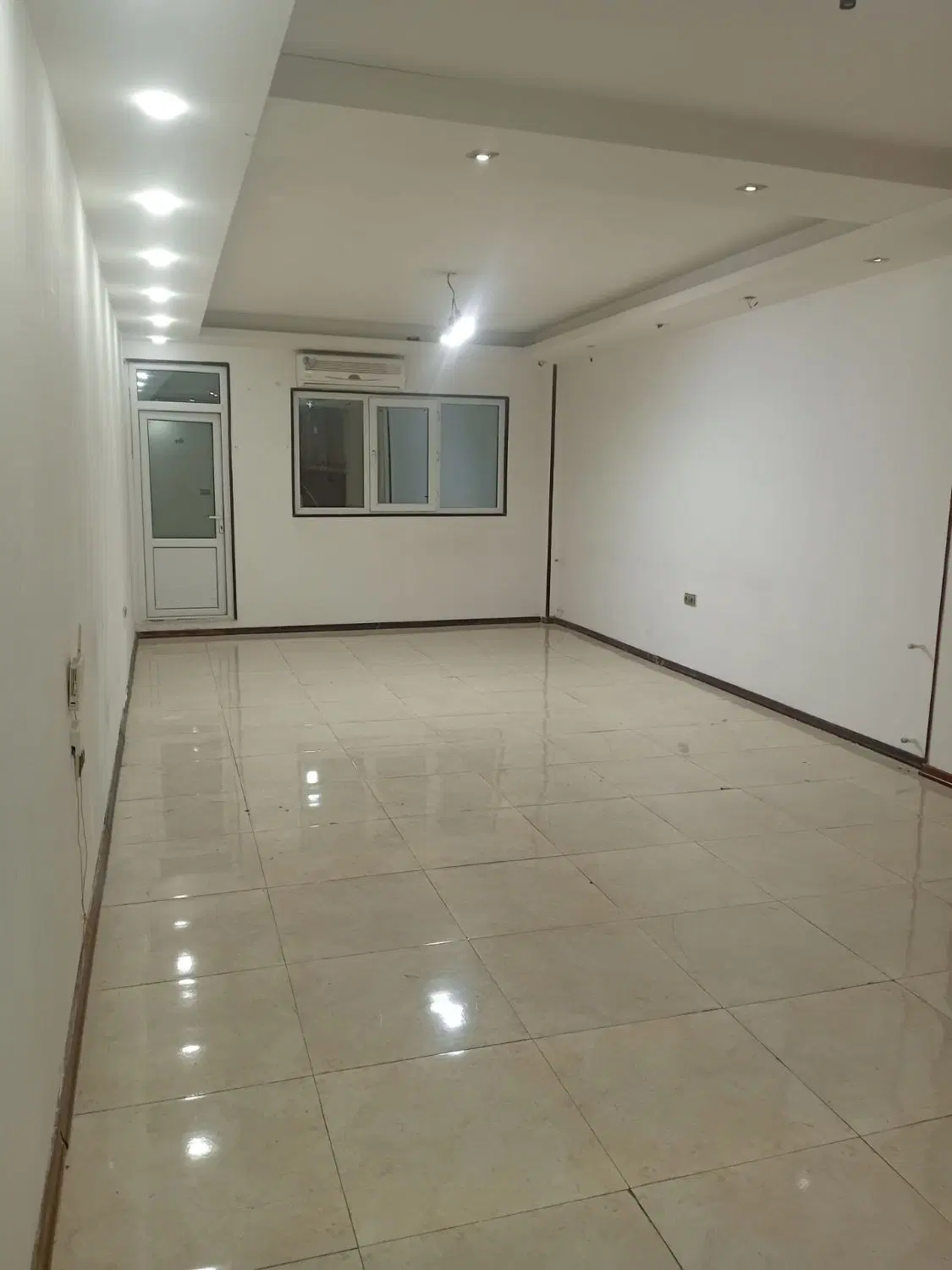 اجاره ی واحد اداری تجاری سرقنات  پاساژ طلای الماس