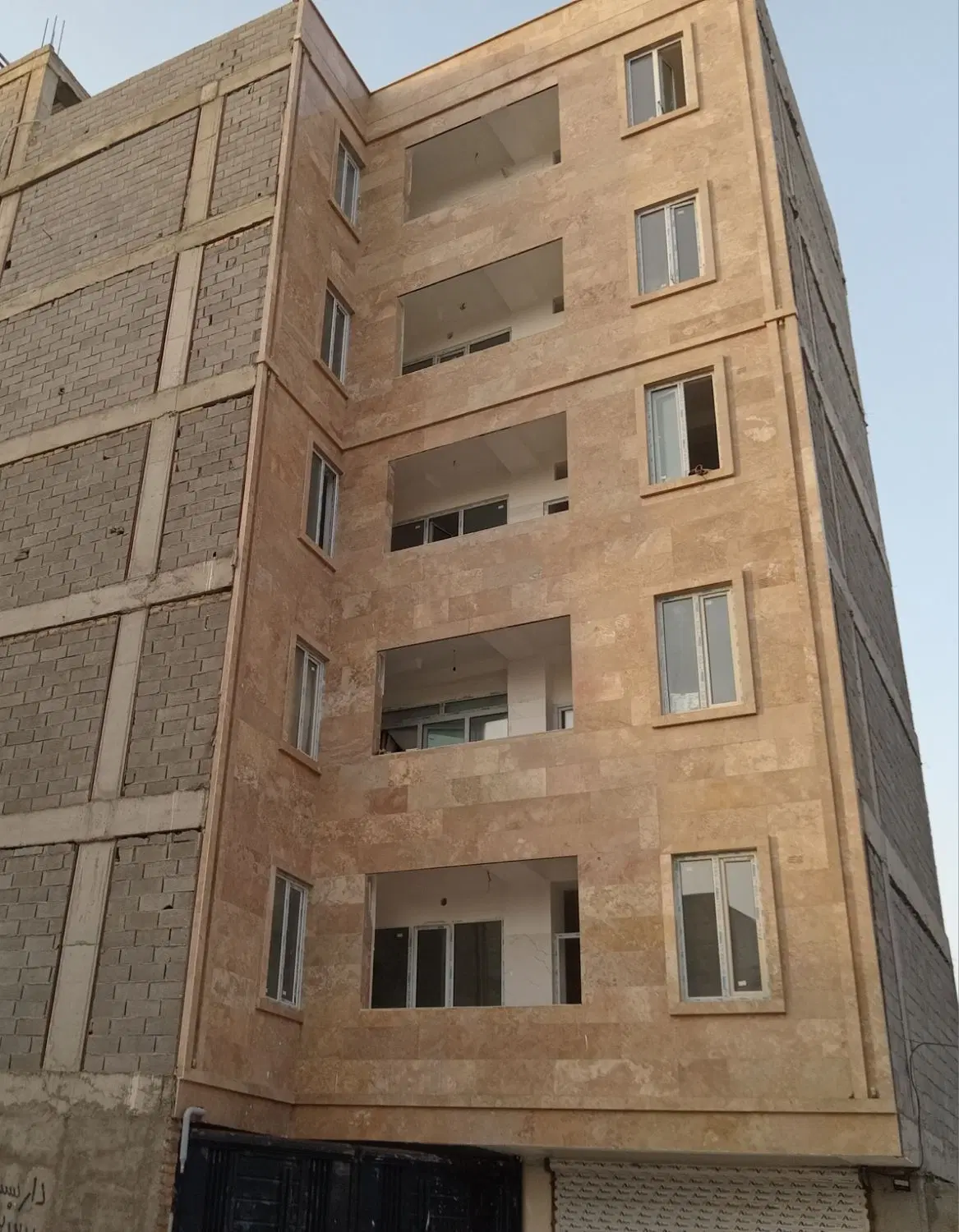 آپارتمان فول نوساز با قیمت کاسبی