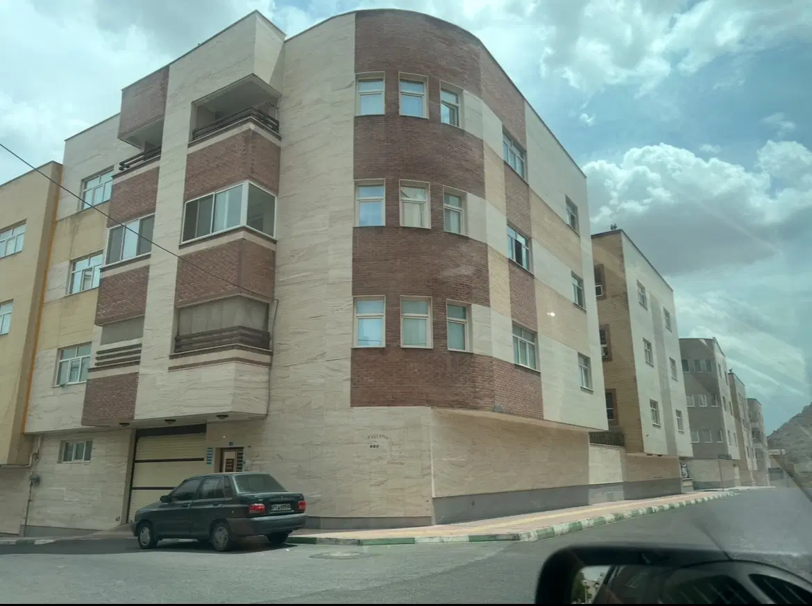 آپارتمان دوخوابه ۱۰۴ متری شهرک زین الدین