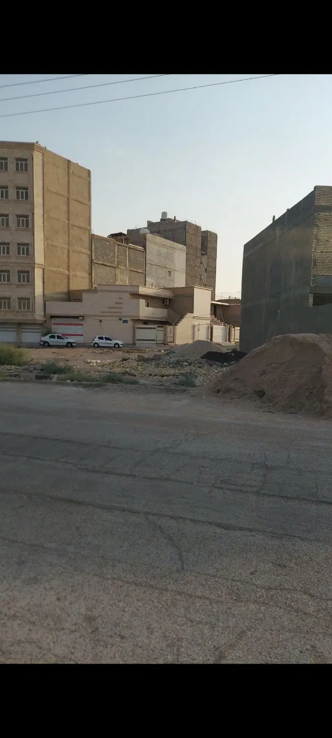 زمین یادمانها، میدان ناصر خسرو