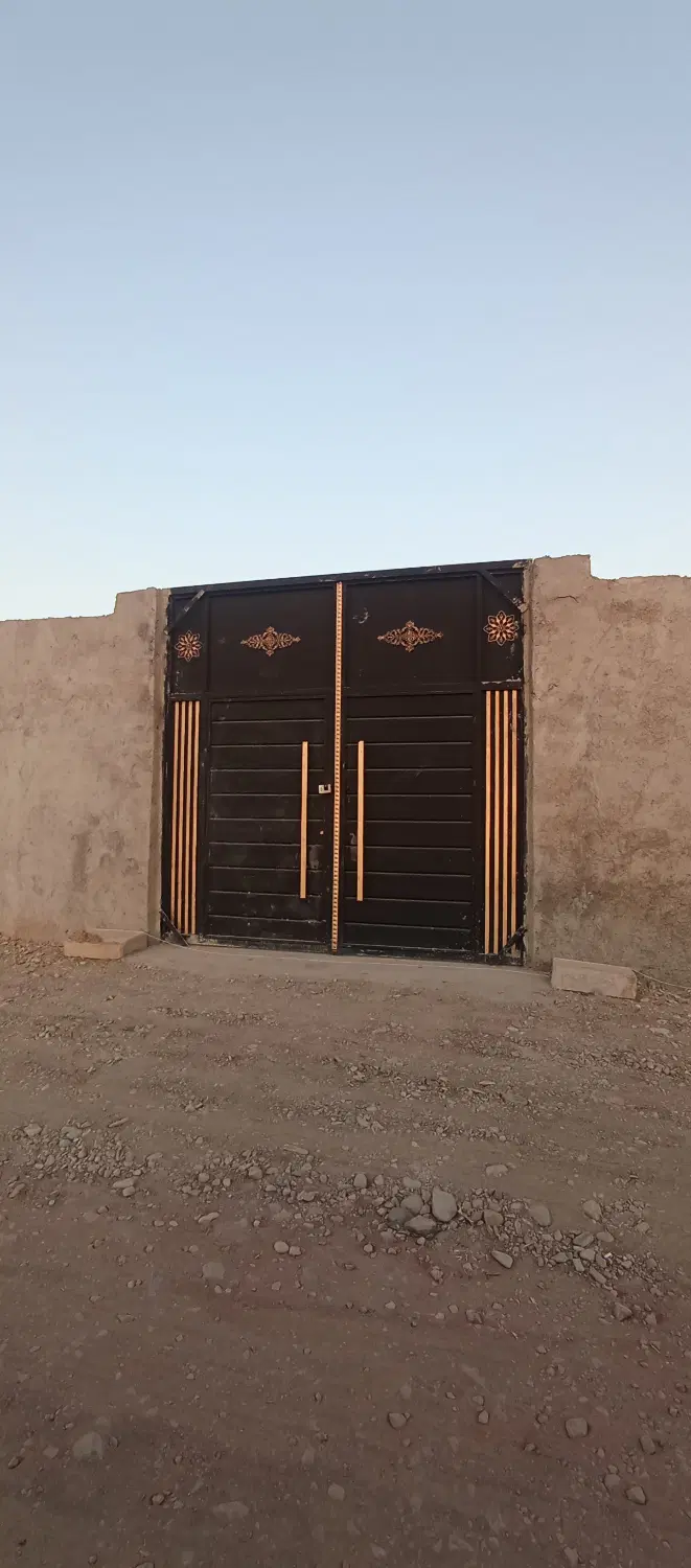 چهار دیواری ۳۰۰ متر