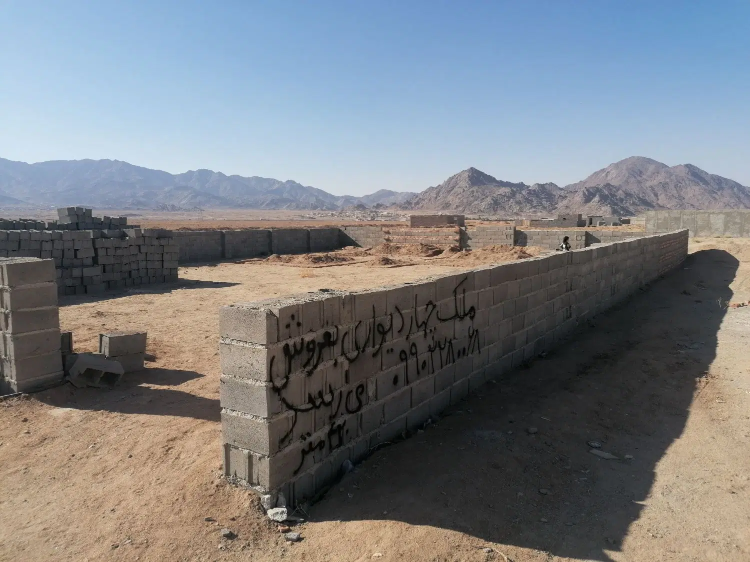 زمین چهار دیواری. حسین آباد