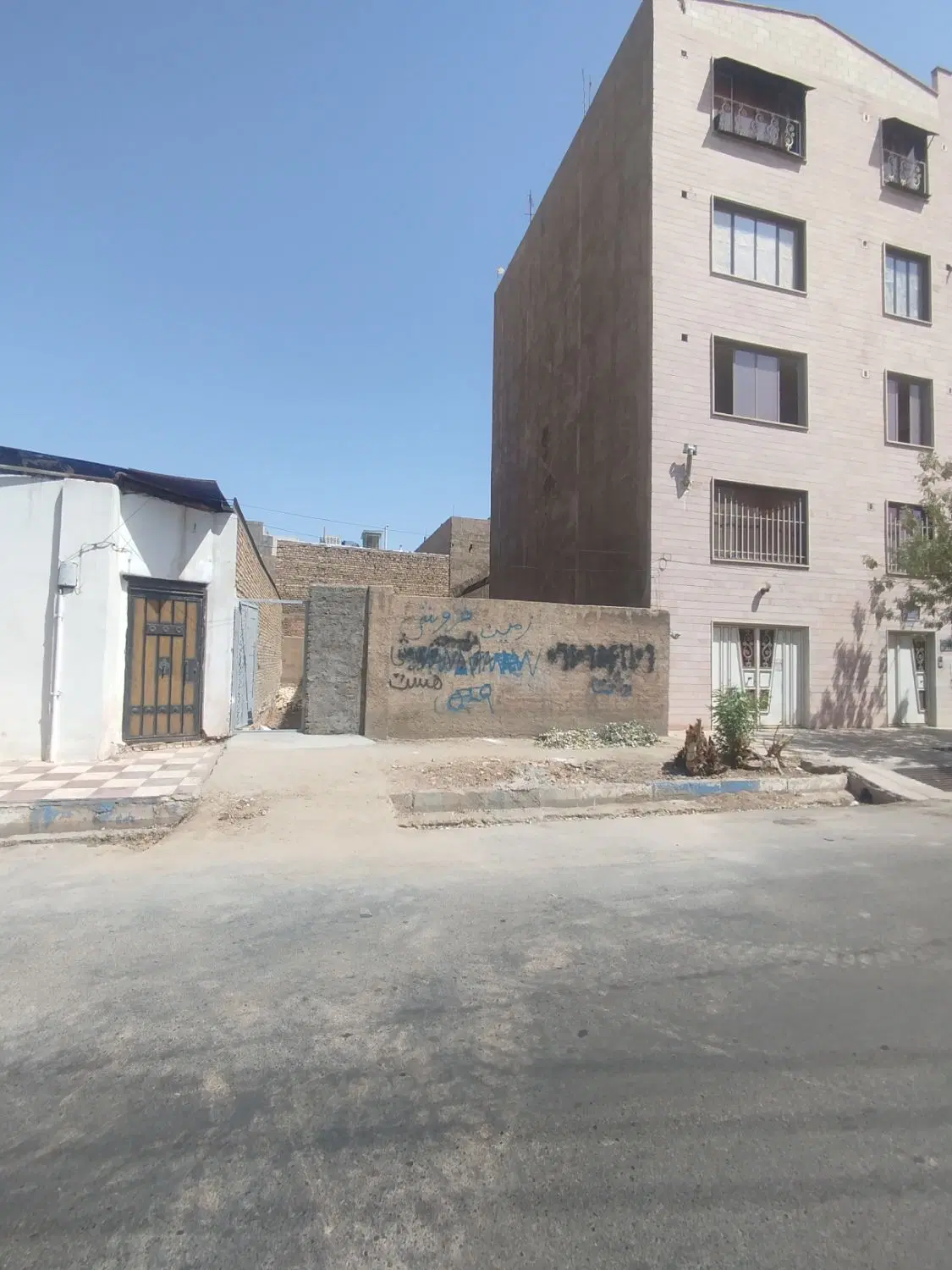 زمین فروشی
