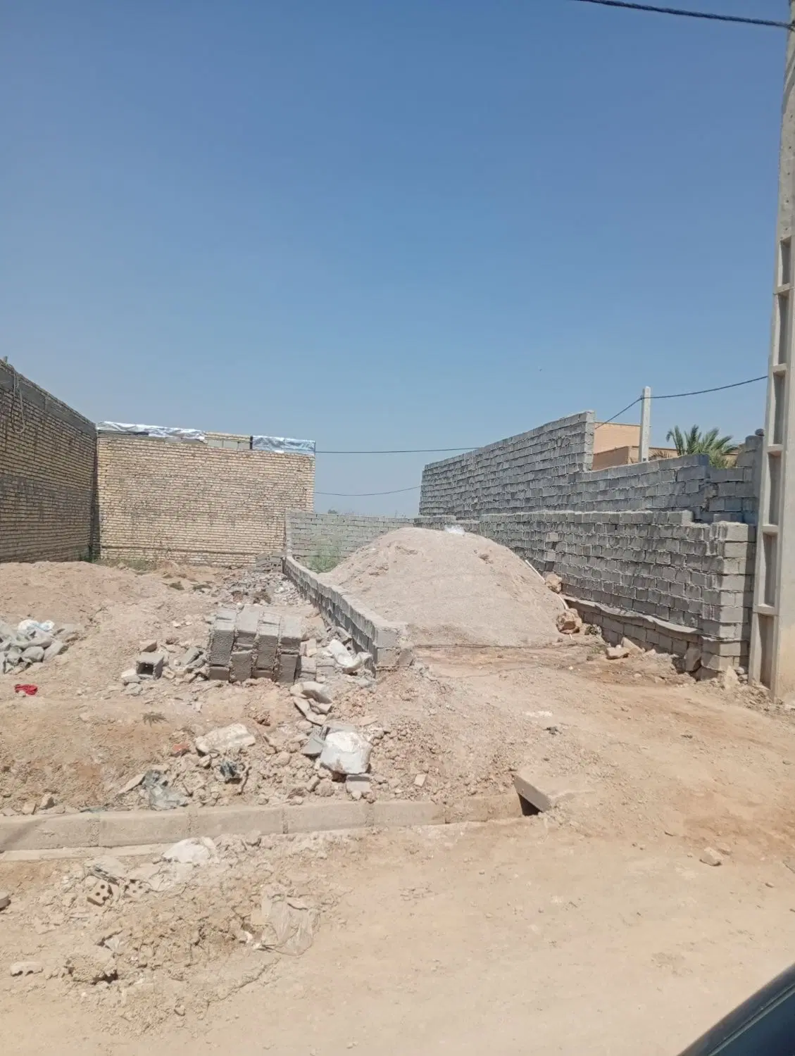 زمین فروشی
