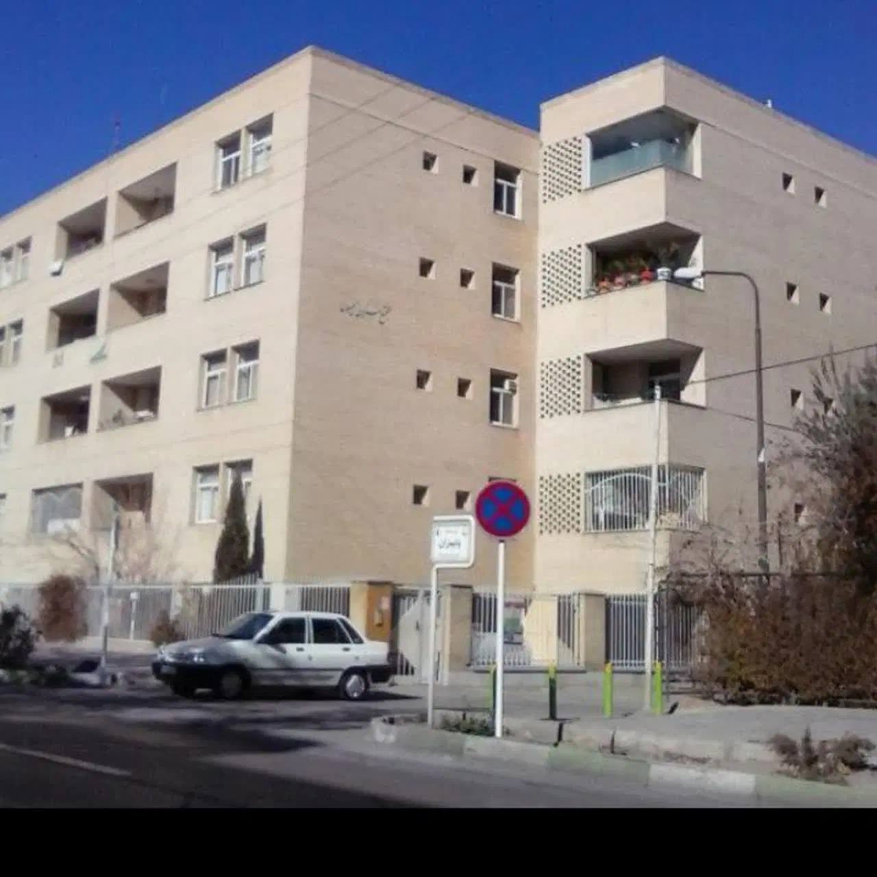 بهارستان  آپارتمان ۲ خوابه  ۱۰۰  رهن ۱۲ کرایه