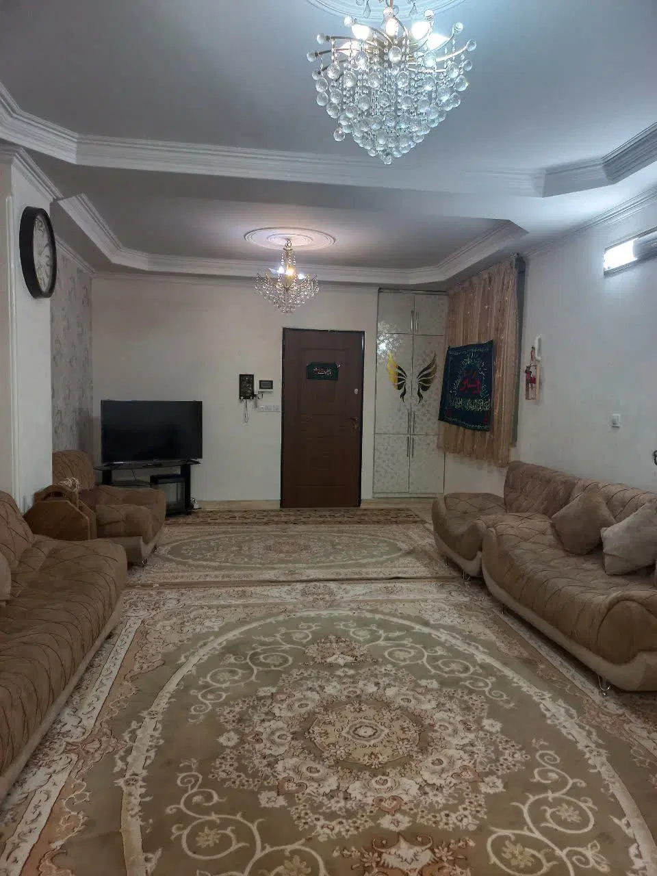 آپارتمان دو خوابه بسیار تمیز(بازسازی شده)