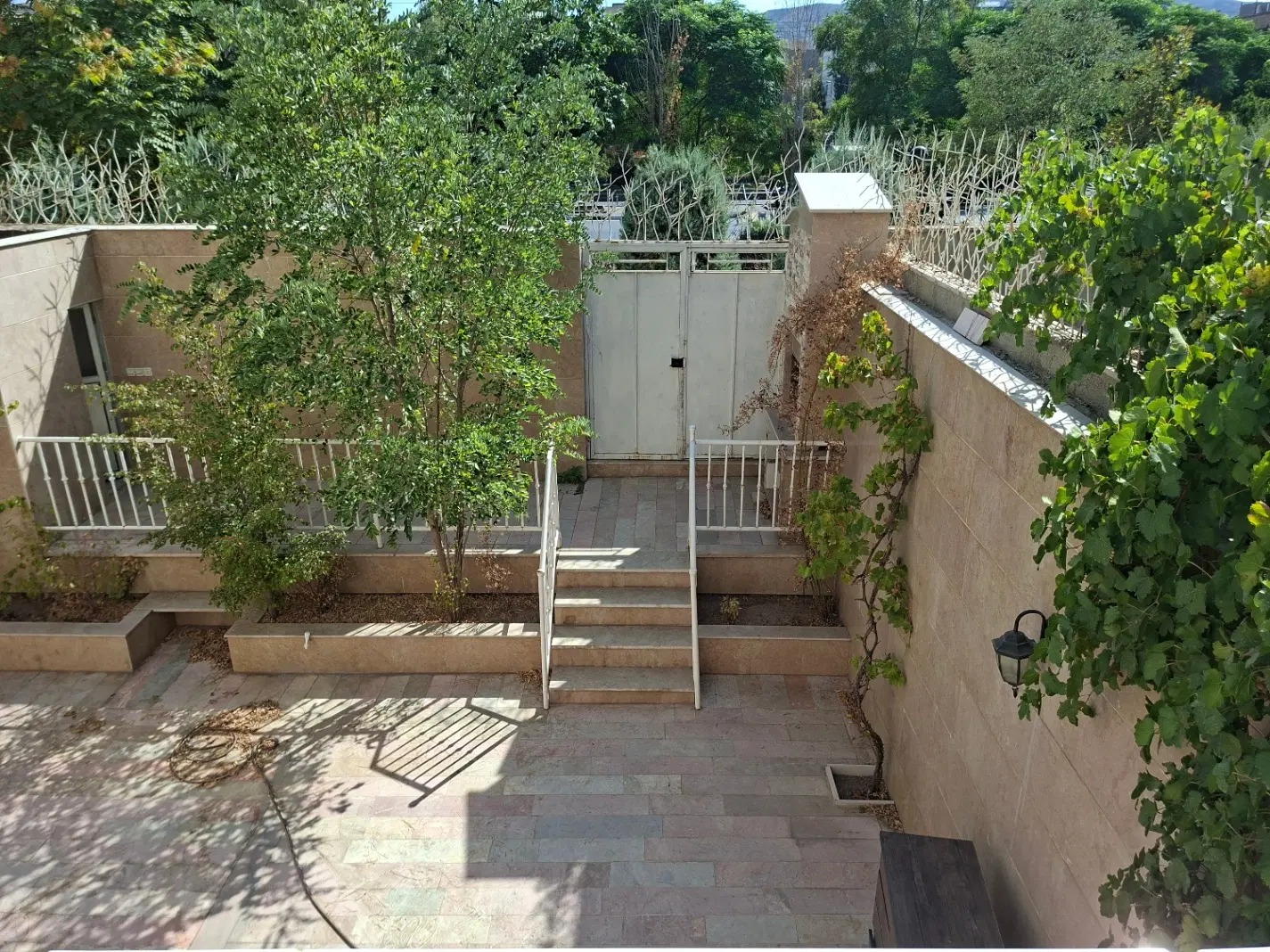 اجاره آپارتمان همکف حاشیه فکوری درب جدا