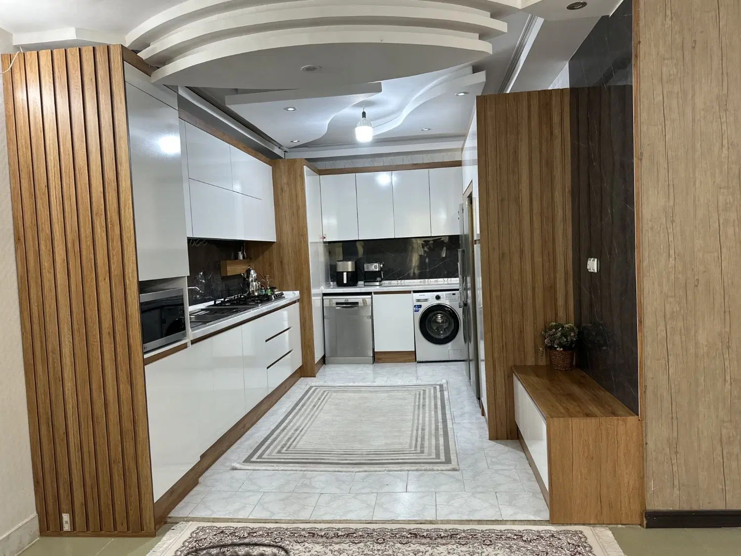 فروش ویژه،۱۳۰متری،بهترین لوکیشن ۵آذر