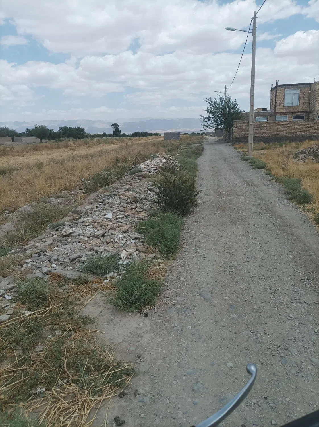 زمین فروشی