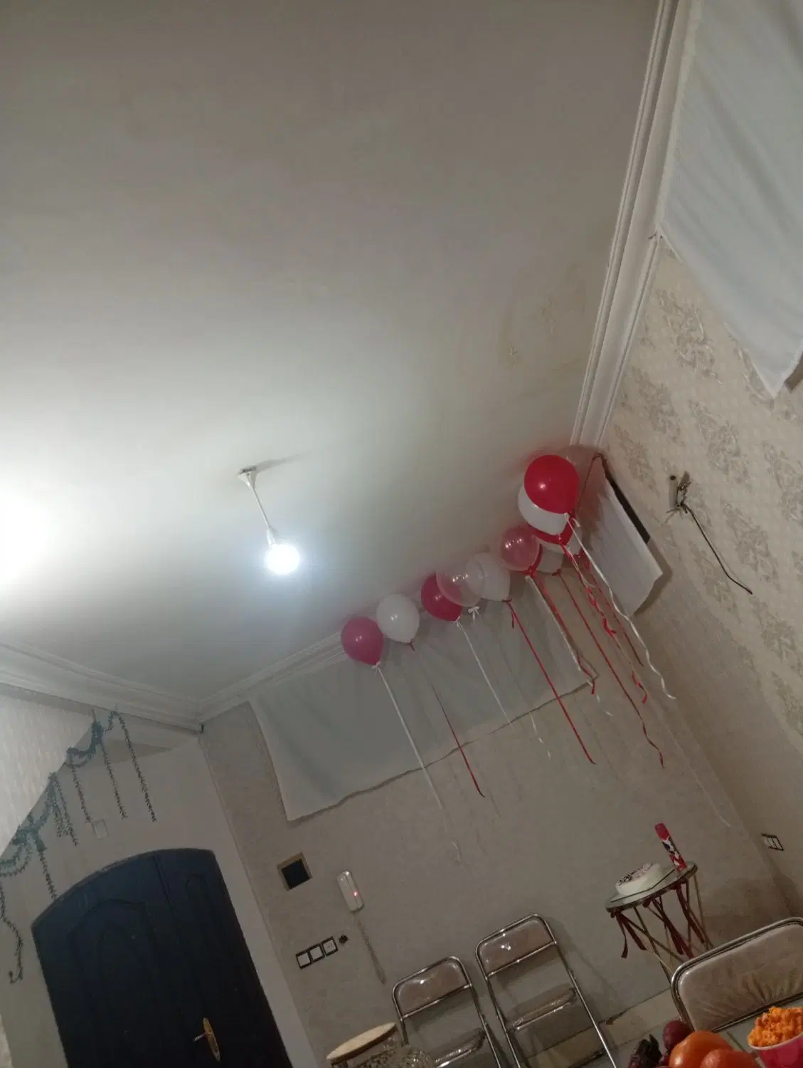 همخونه خانم موجه