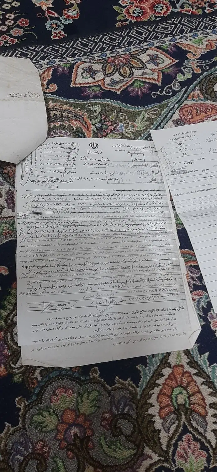 یک قطعه زمین بالاسرجاده شنی