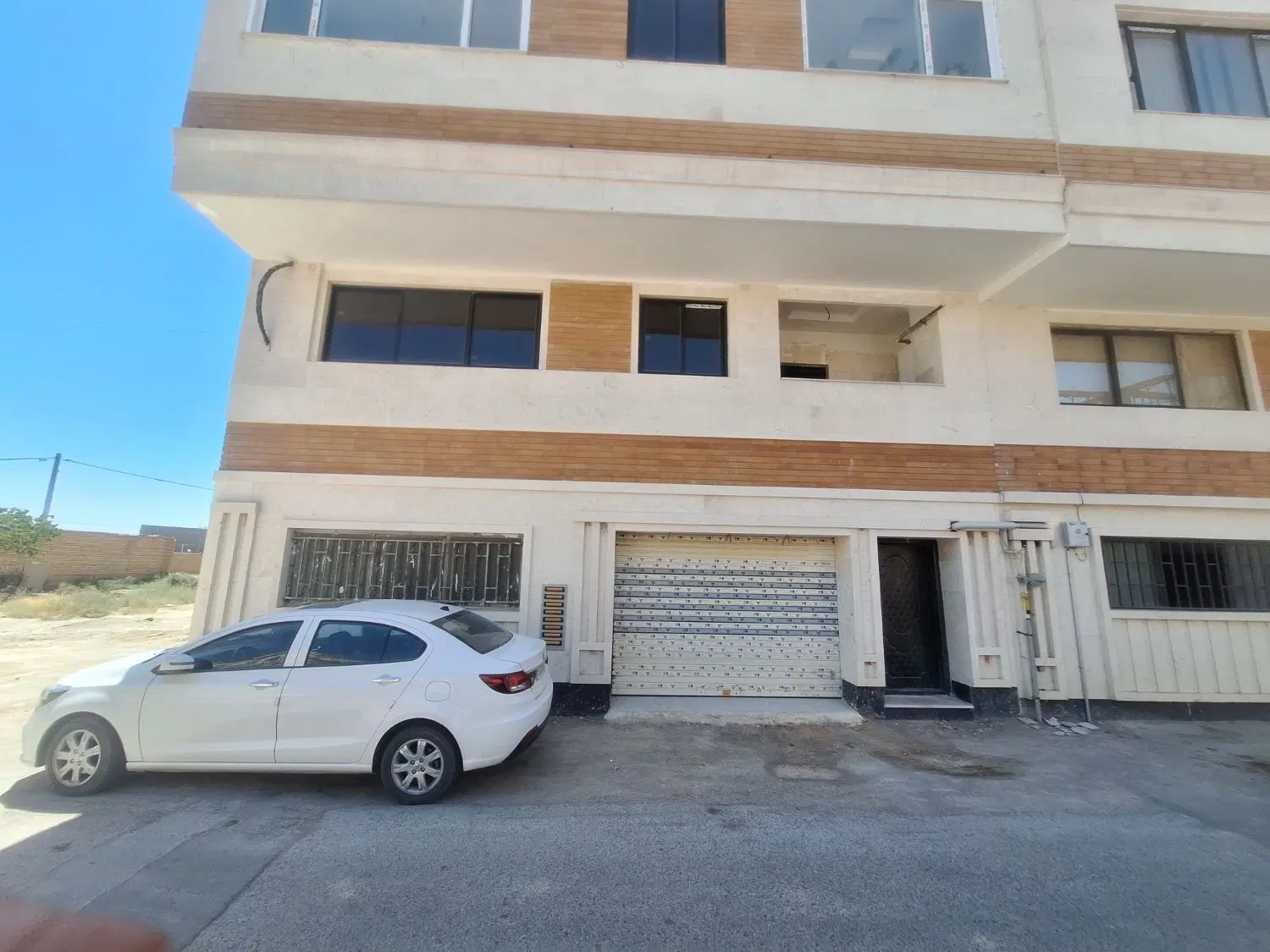 ۱۱۰ متر امیرالمومنین منیریه