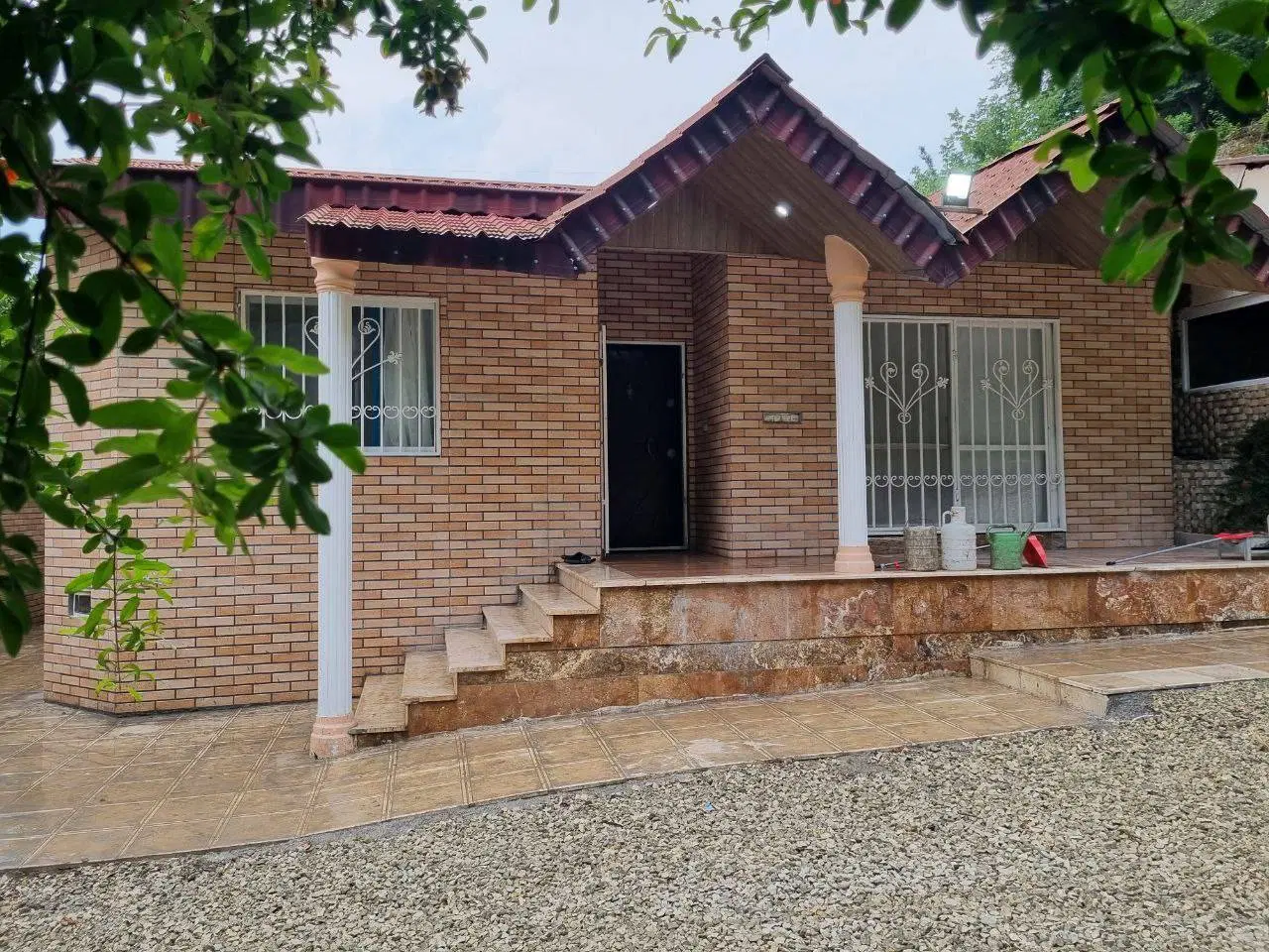 باغ ویلا استخردار یالبندان