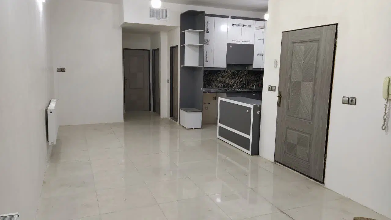 آپارتمان همکف.سنددارملکی تک برگ. حیاط دار