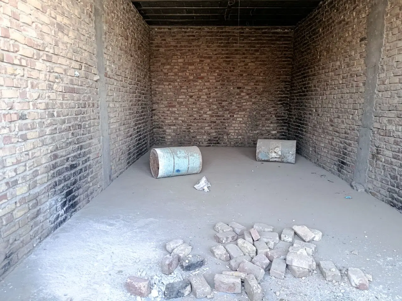 دو در مغازه به اجاره واگذار میگردد