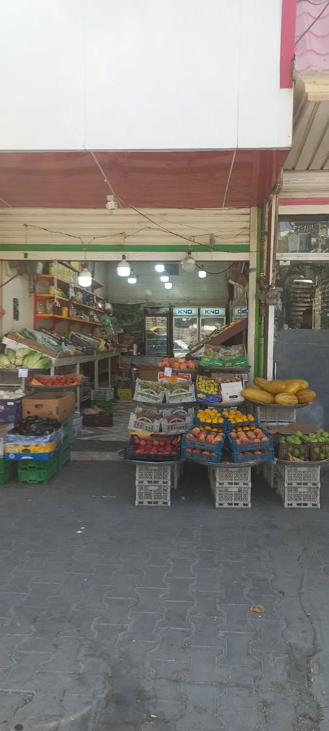 مغازه تجاری میدان آزادی