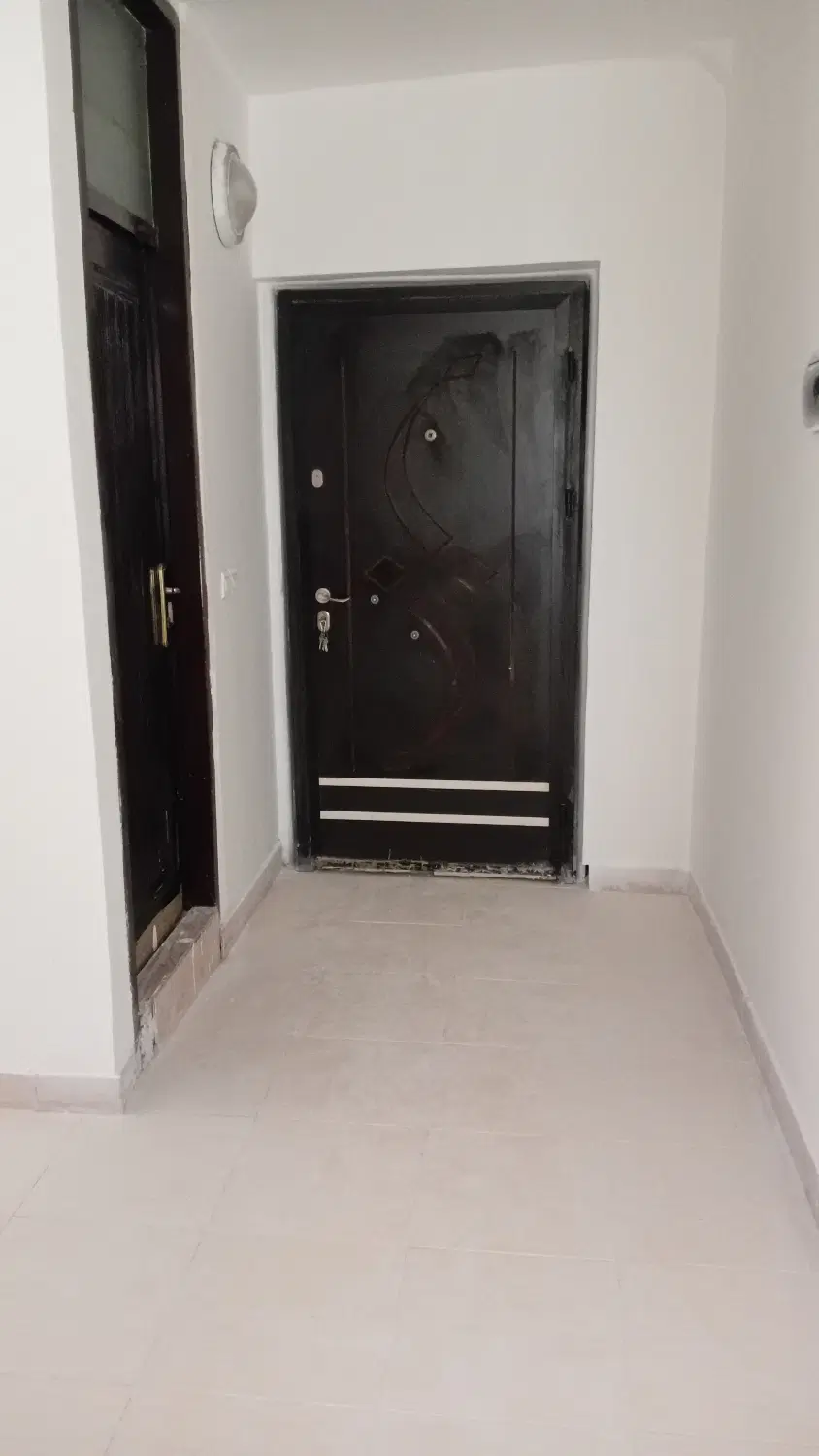 اپارتمان ۹۵ متر چهاراه بانک ملی
