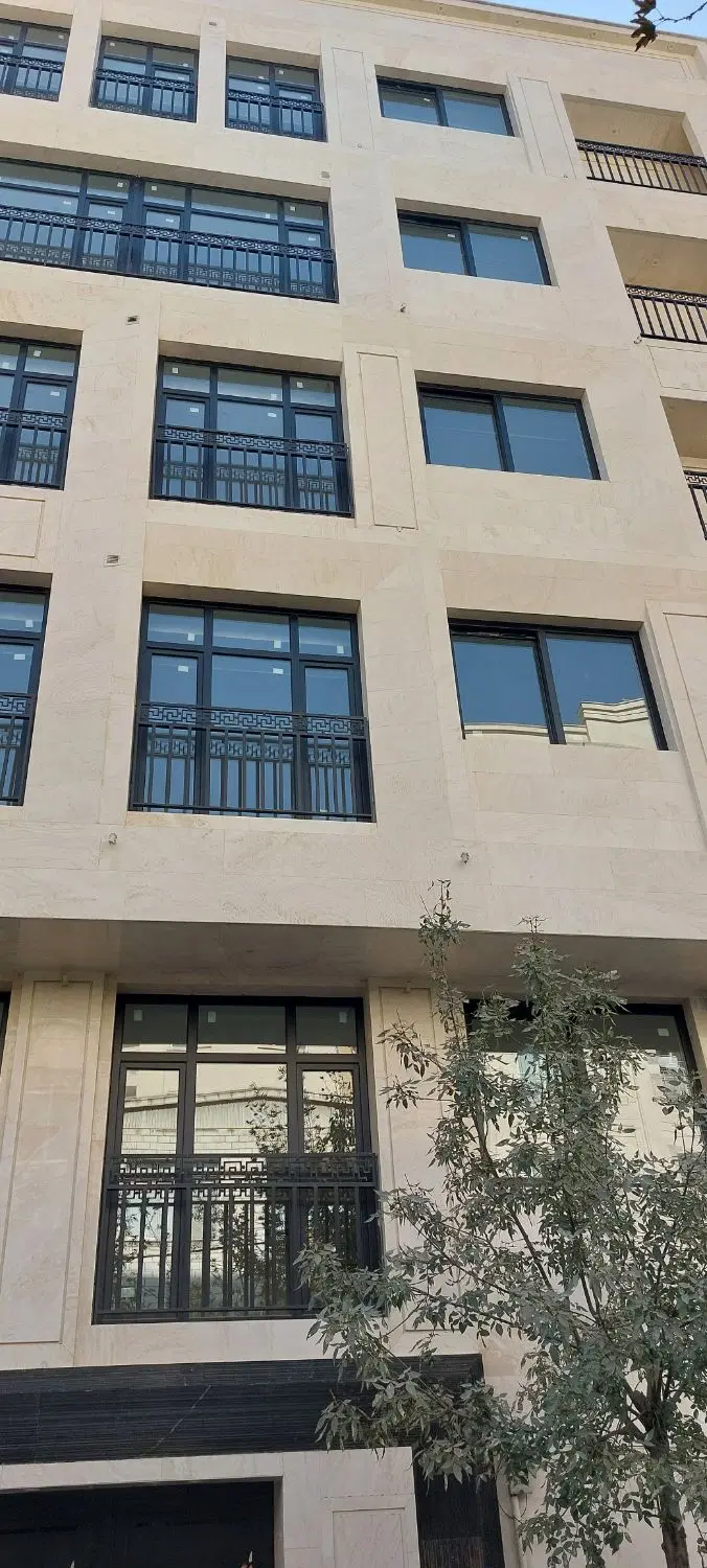 ۱۳۵ متر تکواحدی طبقه پنجم ۸ساله تخلیه