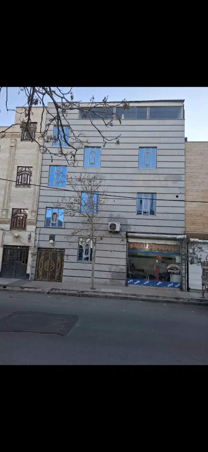 خانه  ۱۶۰ متری سه طبقه