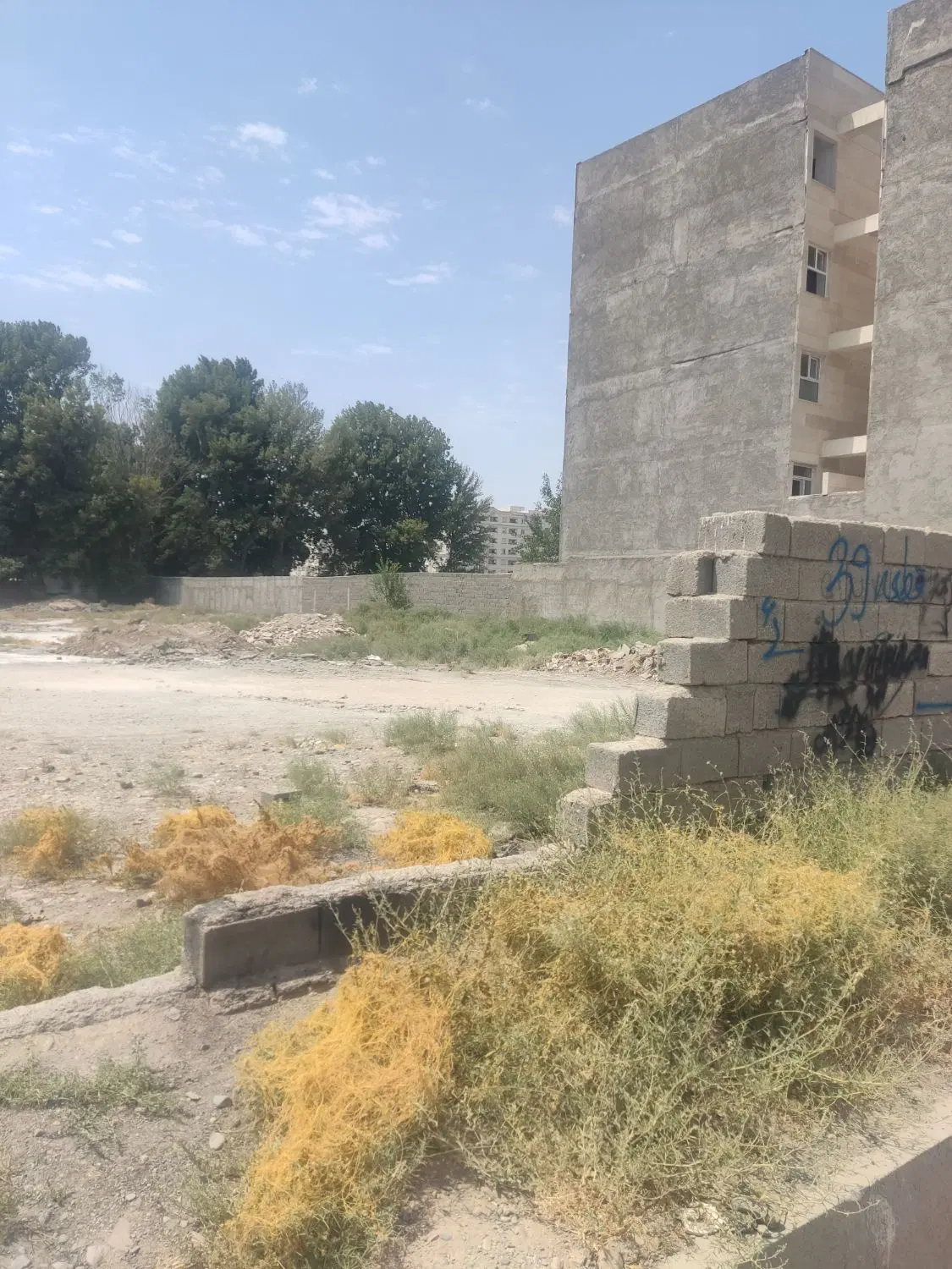 زمین فروشی
