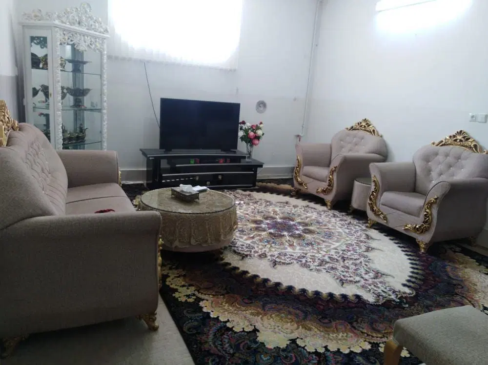 رهن کامل واحد 2 خواب 90 متری بالکن دار خ سپاه