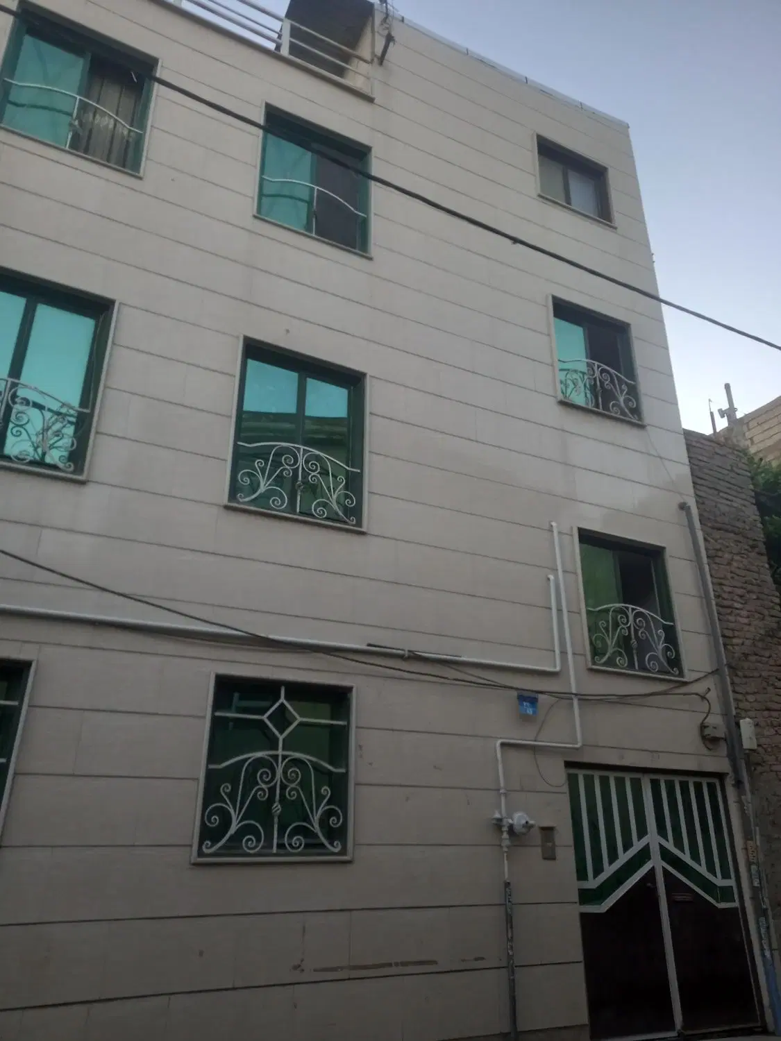 واحد ۸۰ متری طبقه اول