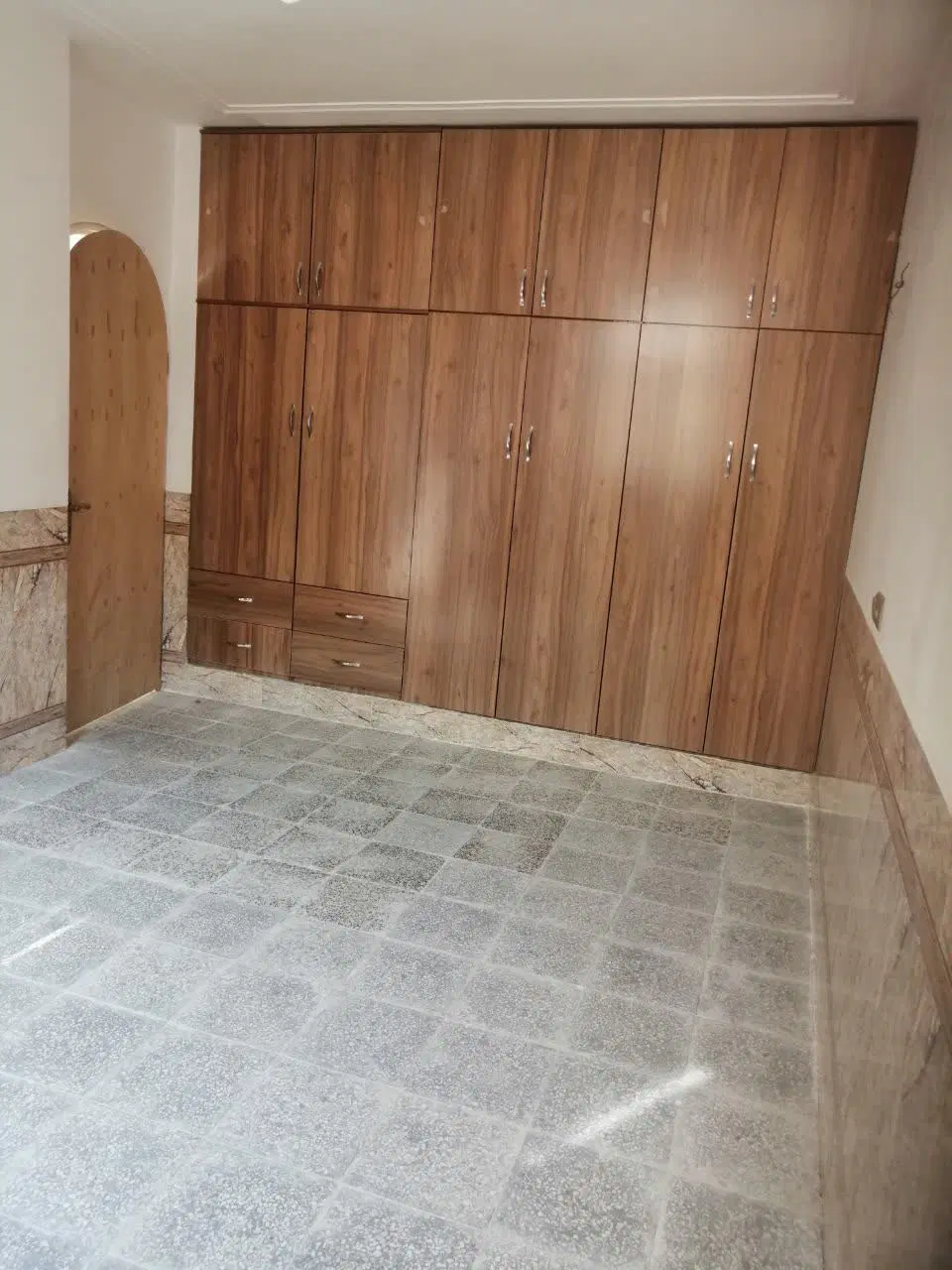اجاره واحد همکف نوساز در نجف آباد