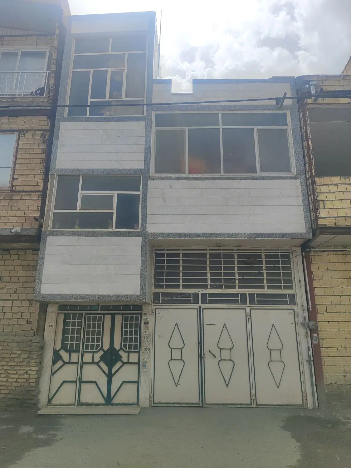 خانه فروشی تعاون بر خیابان اصلی