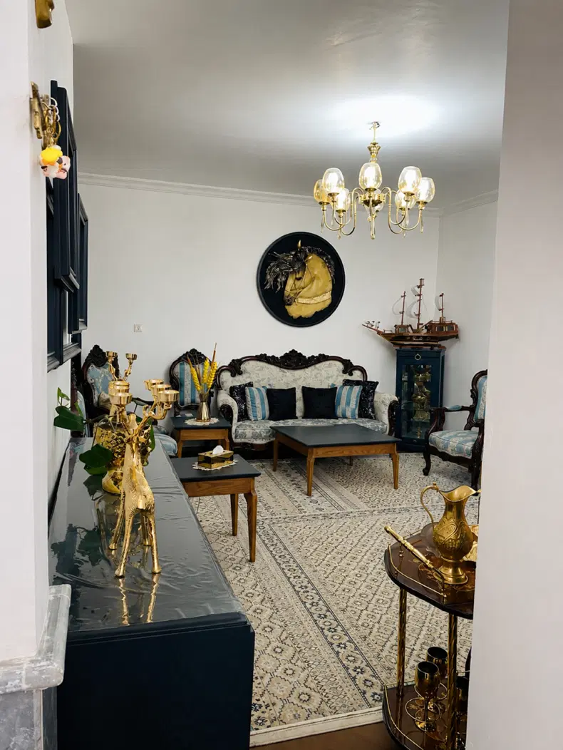 حیاط دو‌طبقه در حجتی