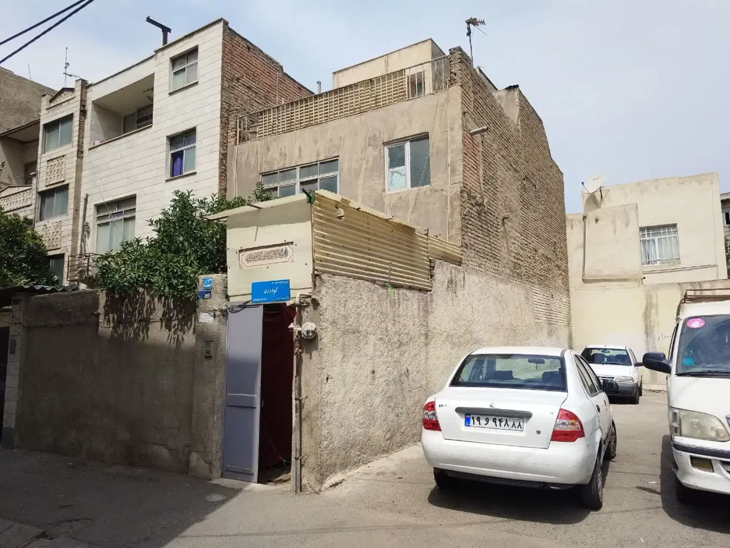 خانه مستغلات بر خیابان