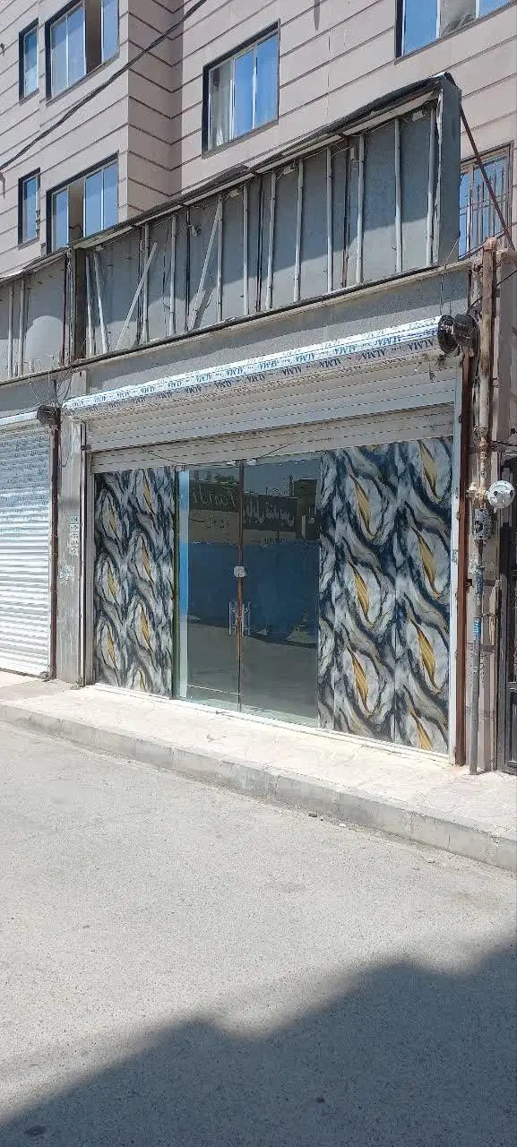 مغازه در خیابان ۱۸ متری
