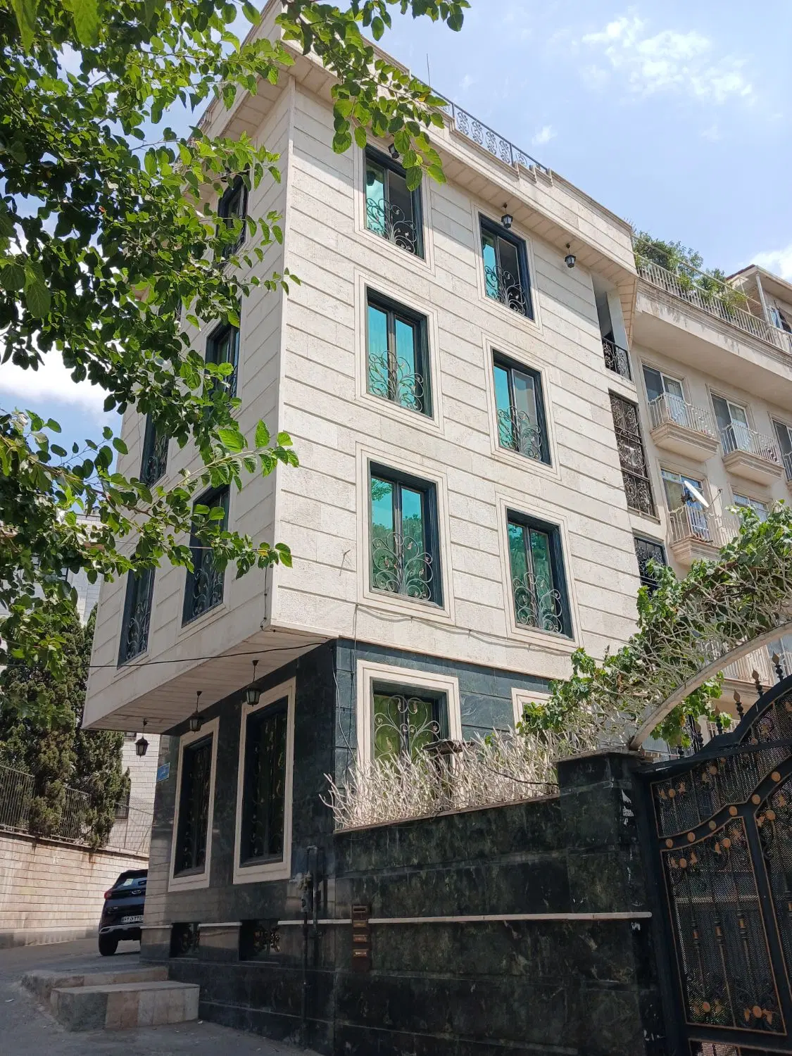 شریعتی قلهک ۸۶ متر