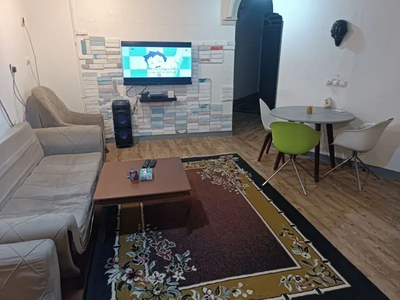 هم خانه بدون حاشیه