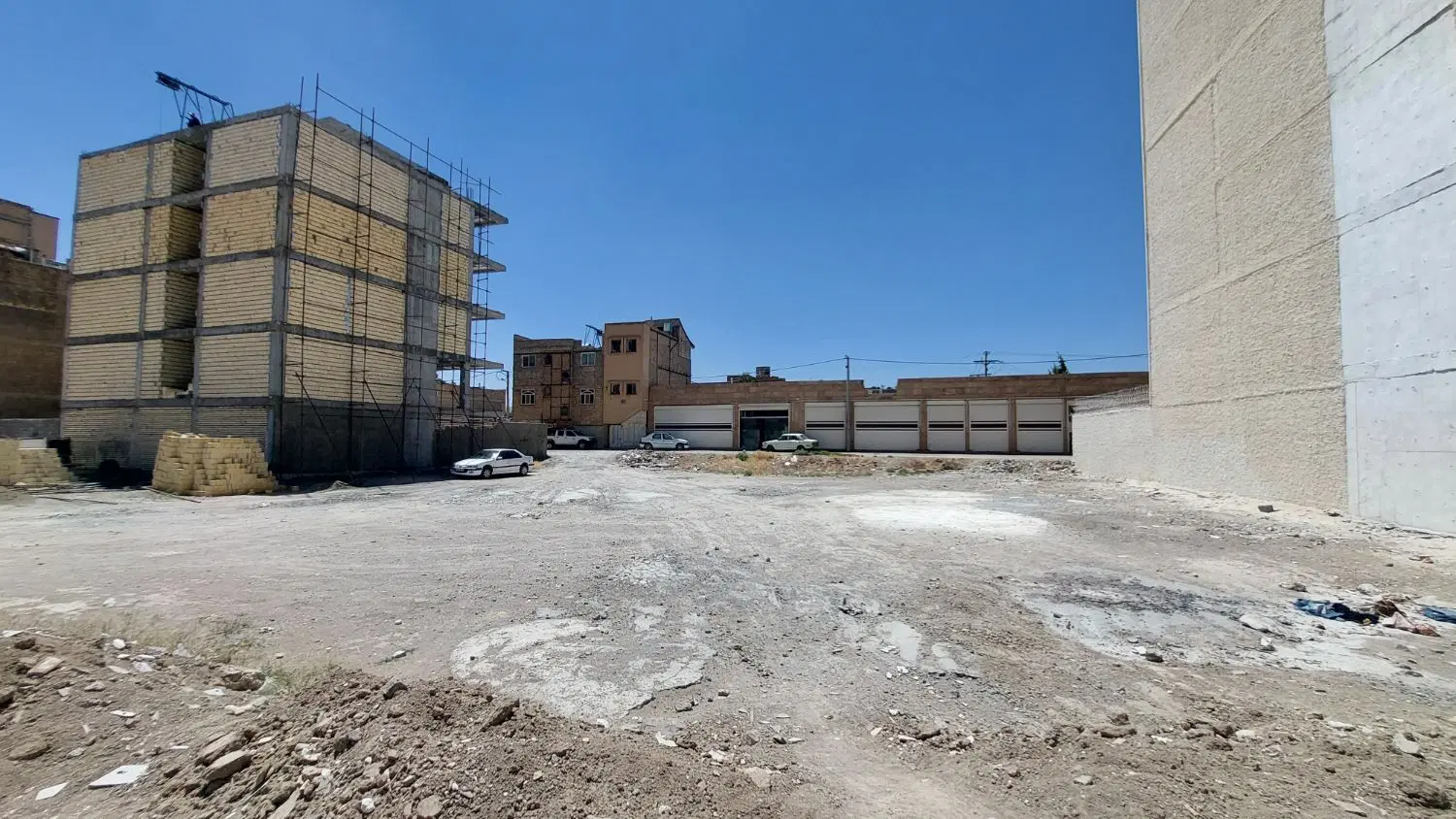 زمین دوکله جنوبی شمالی ۳۰۰ متری خانه اصفهان