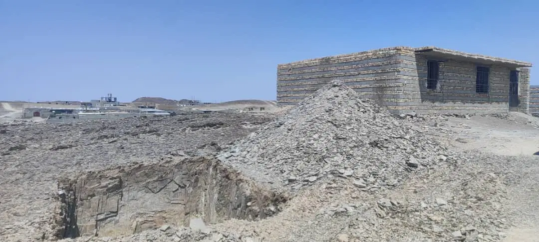 ۳۰۰متر زمین